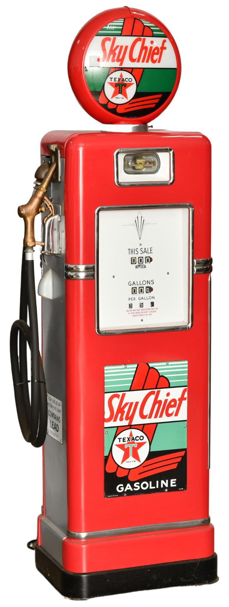 Bowser Model 555 Computing Gas Pump Repainted (1 of 2)