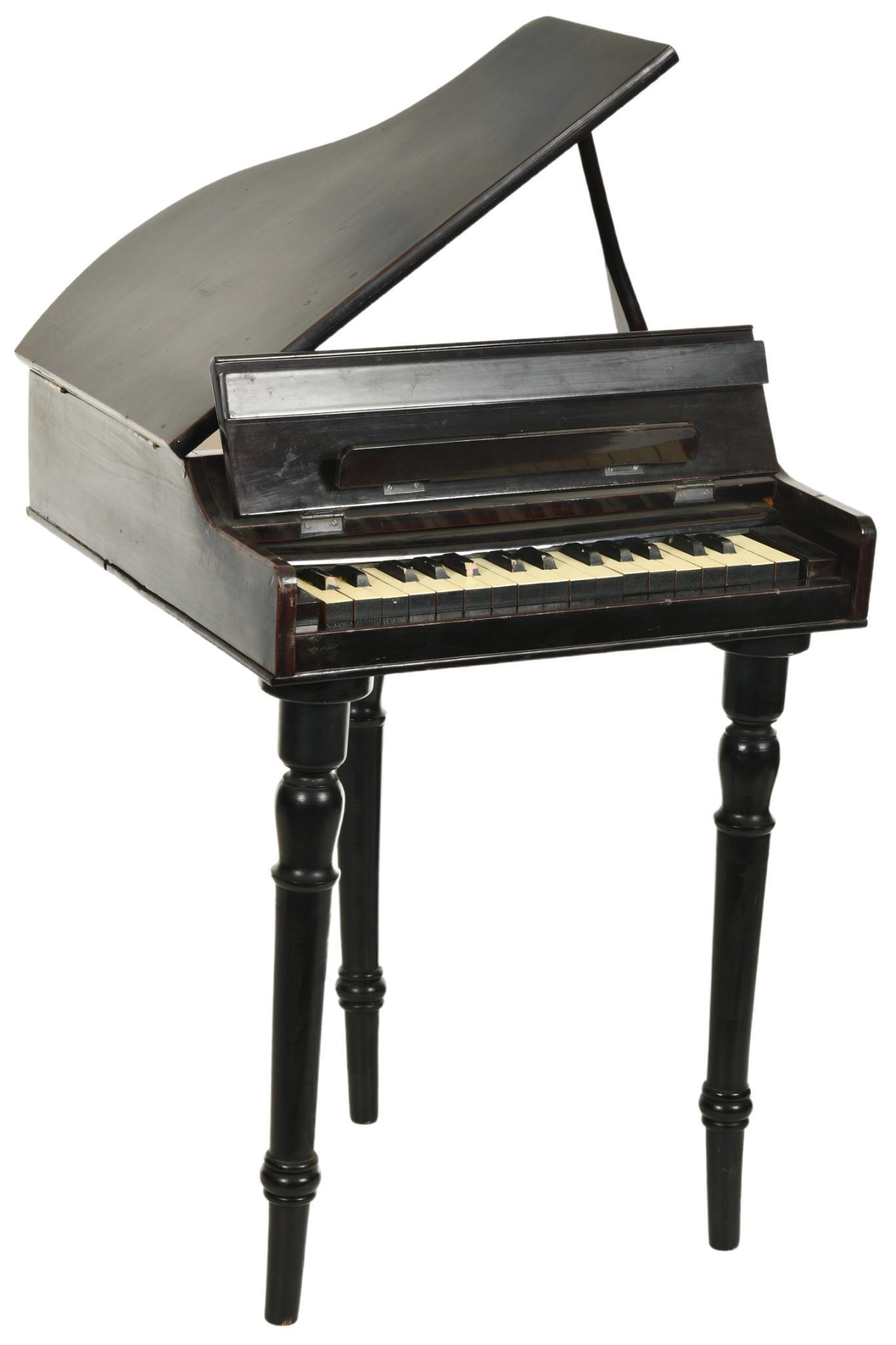 Childs Toy Grand Piano (1 of 3)