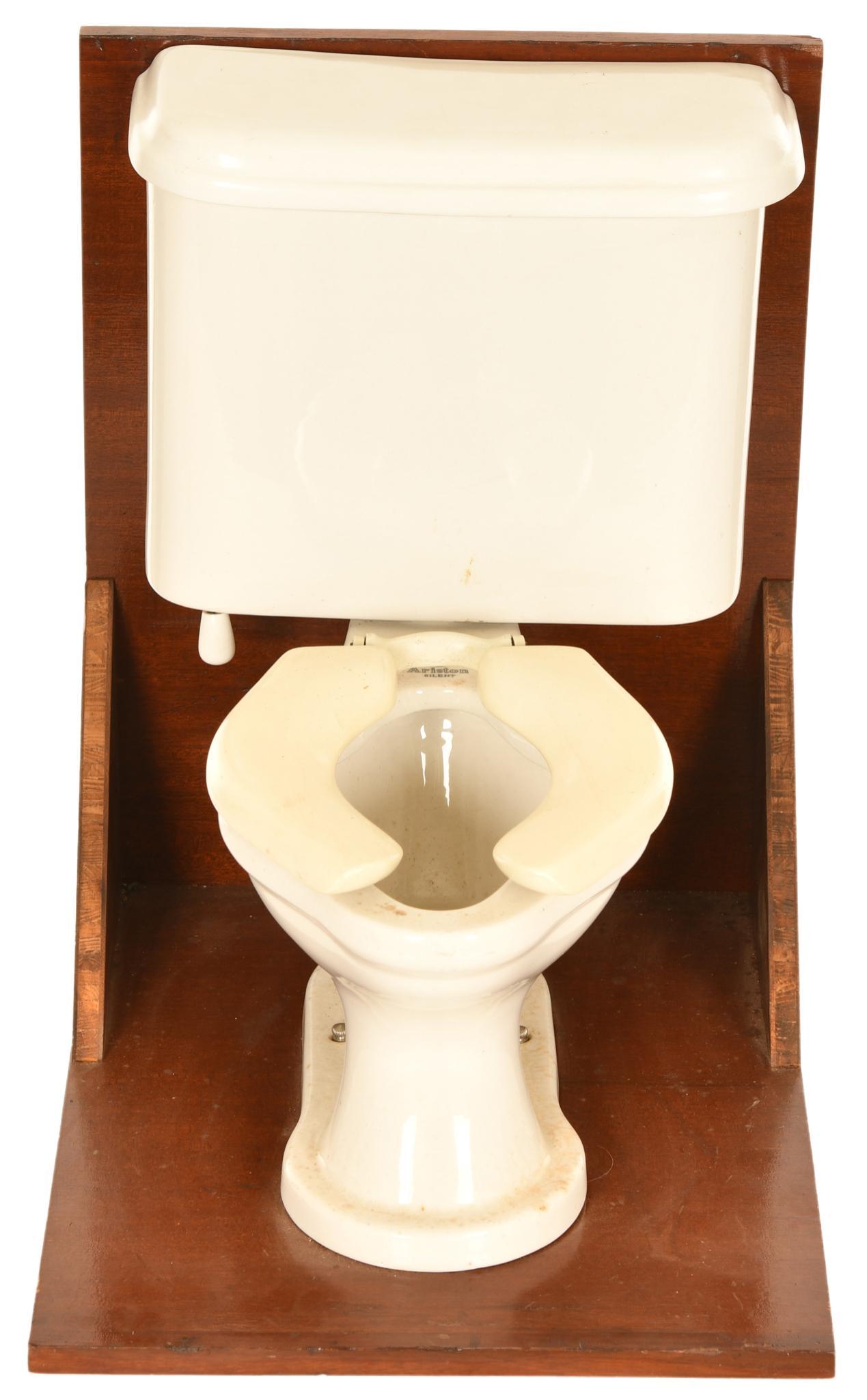 Salesman Sample Thosmaddocks Toliet (1 of 3)