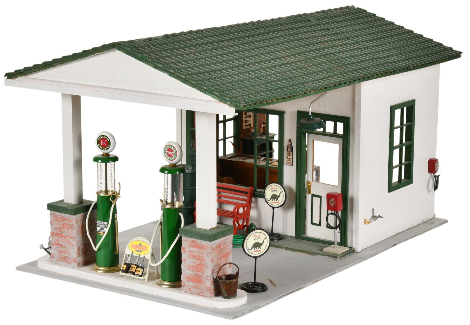 Sinclair Gas Station Model (1 of 2)