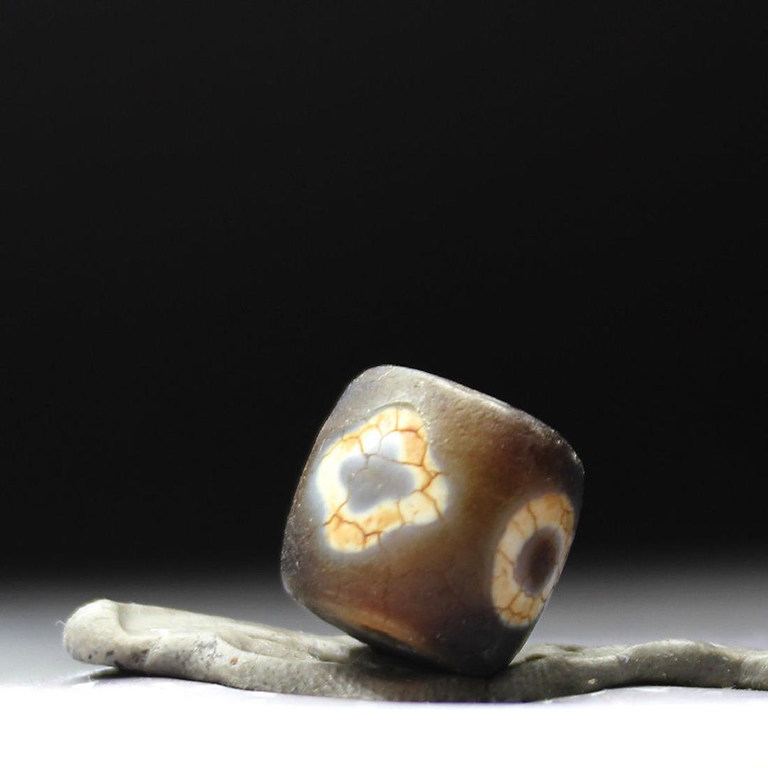DZI AGATE BEAD (1 of 3)