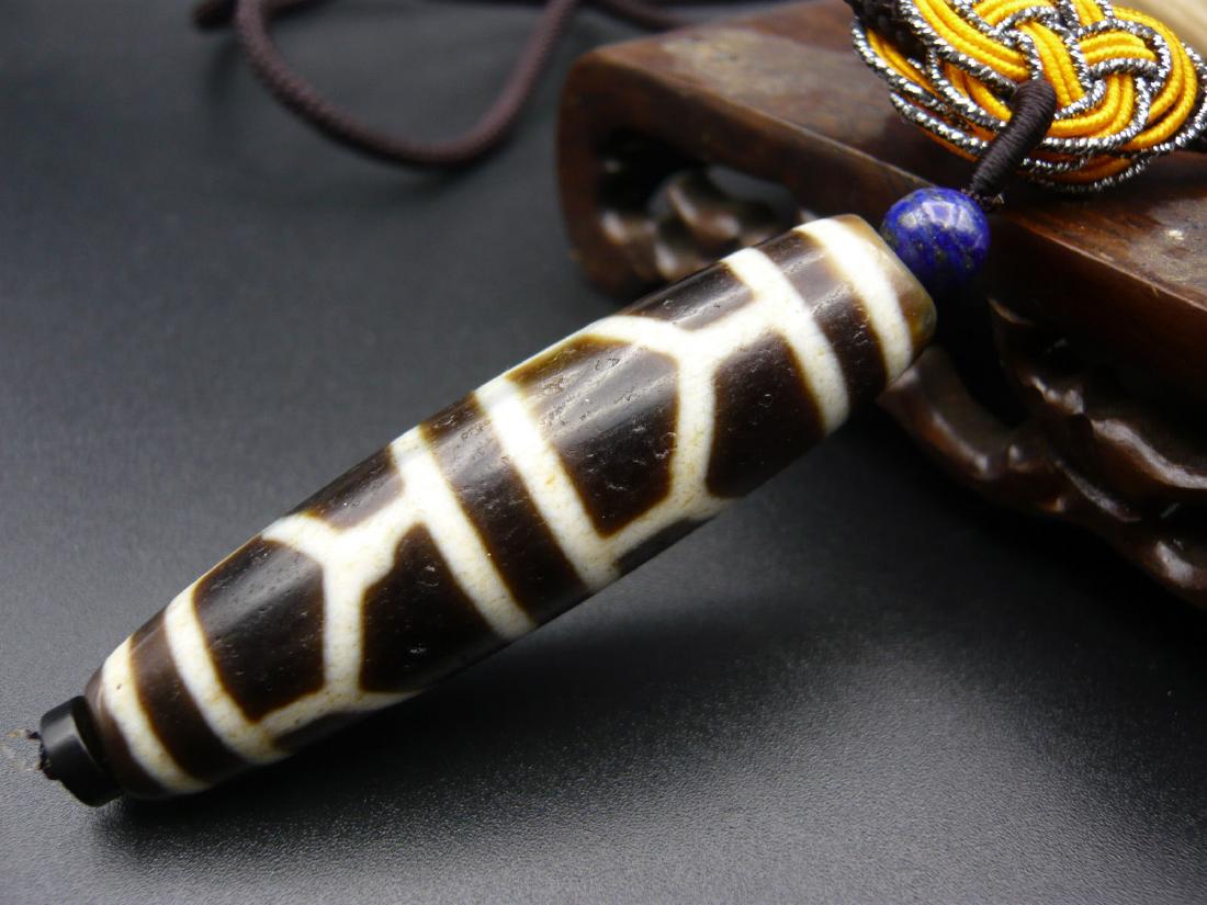 DZI TIBETAN AGATE BEAD (1 of 8)