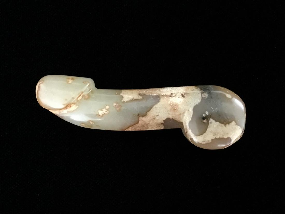 JADE PHALLUS PENDANT: SIZE: 9.5CM.