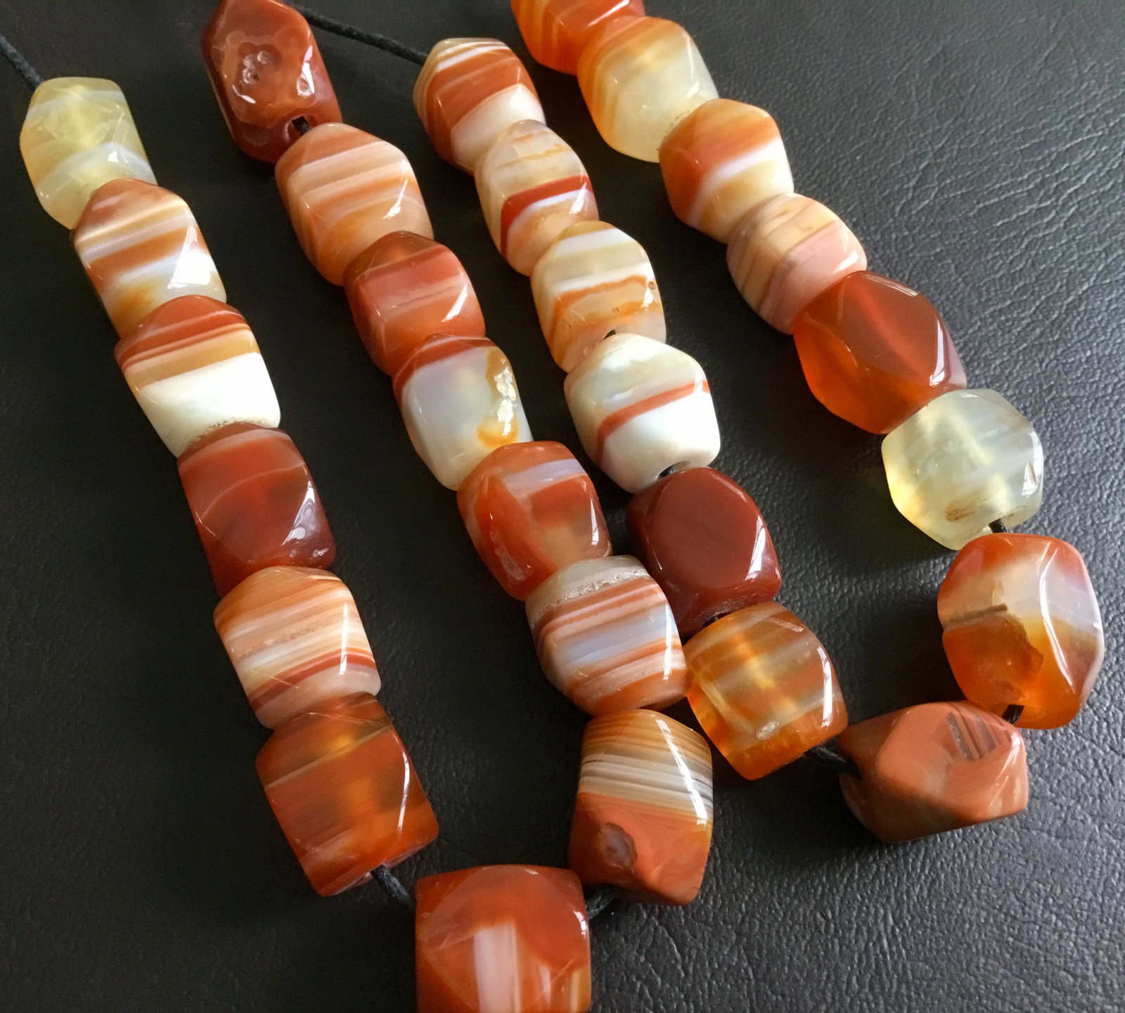 BANDED CARNELIAN AFRICAN TRADE BEADS: A GROUP OF RARE BANDED CARNELIAN AGATE BEADS. HAND CARVED. SIZE: 8X10mm ~ 10X13mm approximately. 28 Beads