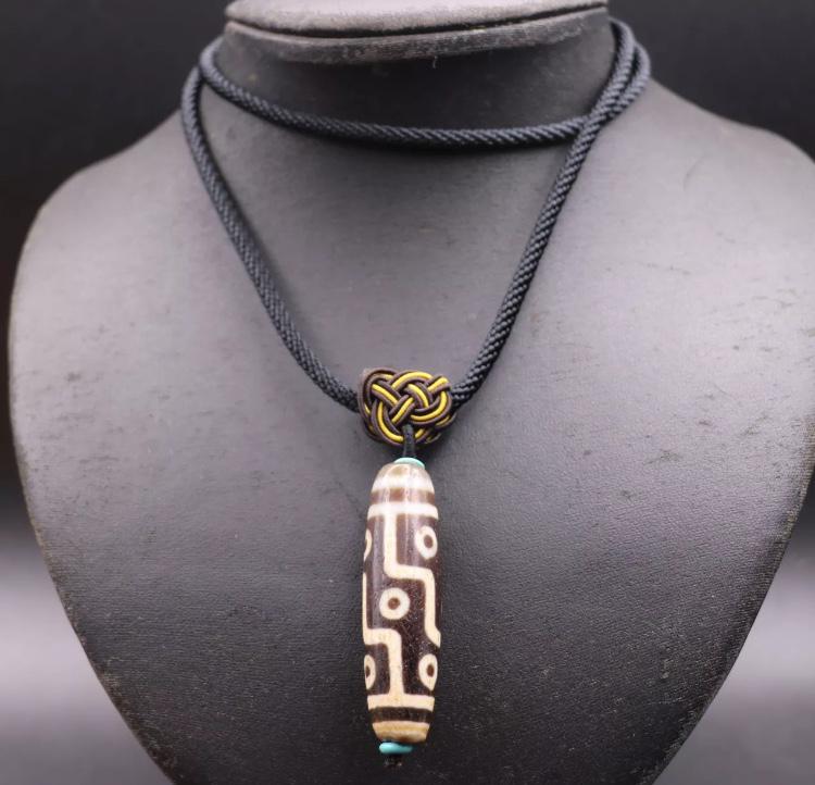 TIBETAN 9 EYES DZI BEAD NECKLACE (1 of 5)