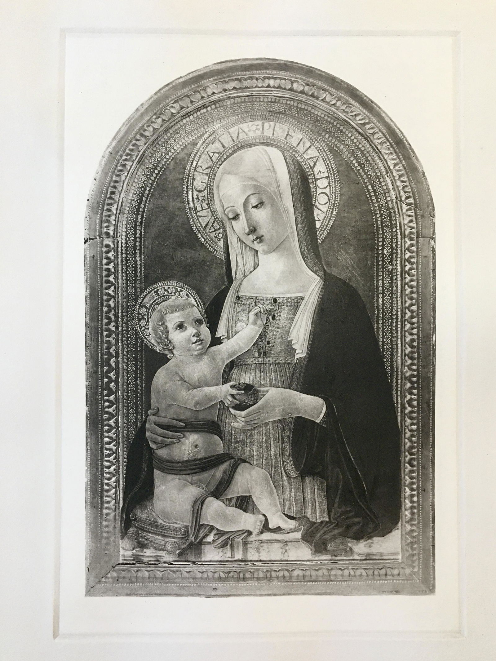 ETCHING AFTER BENVENUTO DI GIOVANNI MADONNA AND CHILD: Rare Antique Etching after Old Master Benvenuto Di Giovanni. Madonna and Child. Size: 14.5 X 11 inches approx. Etching is Unframed. Thick paper.