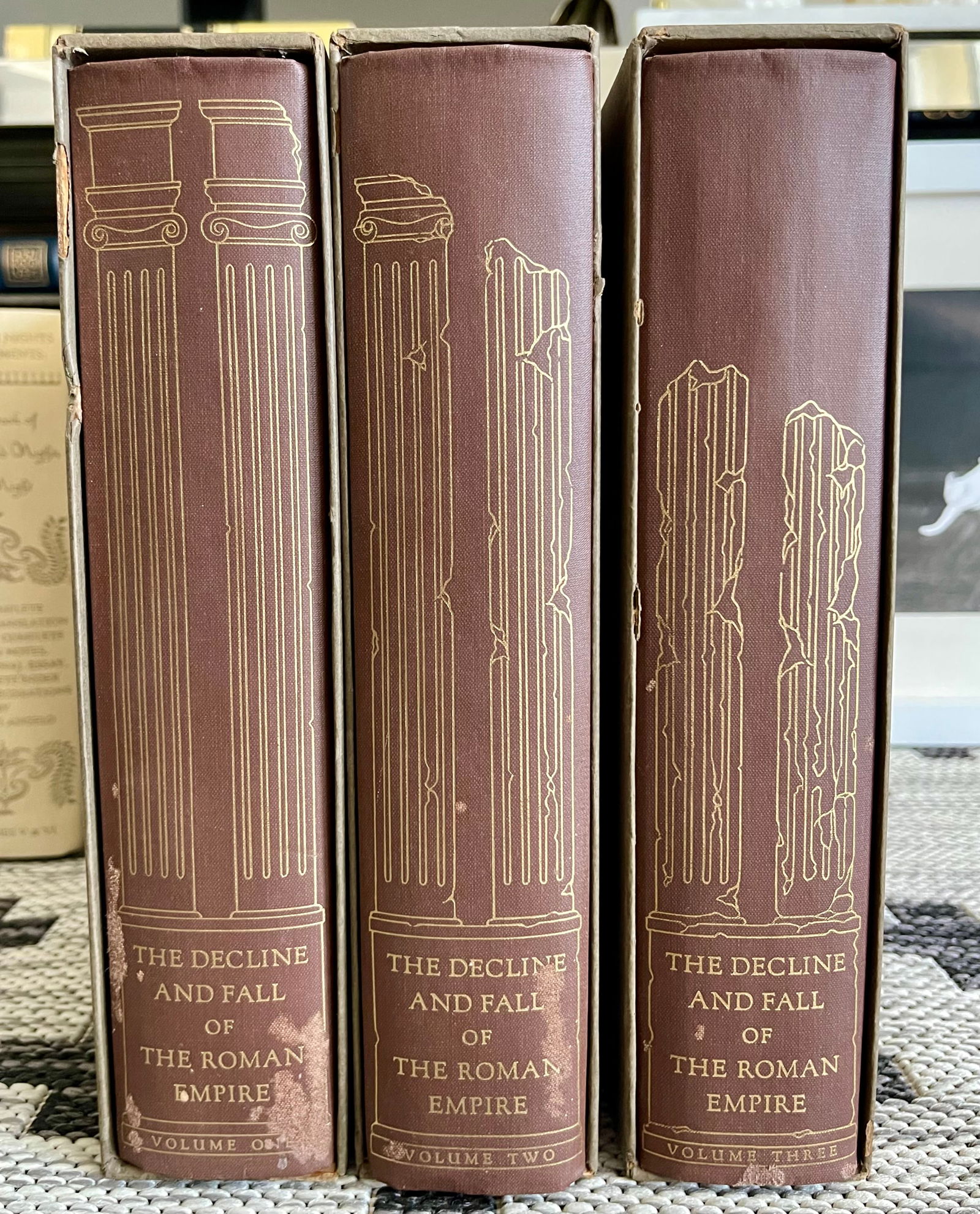 THE DECLINE AND FALL OF THE ROMAN EMPIRE (1 of 7)