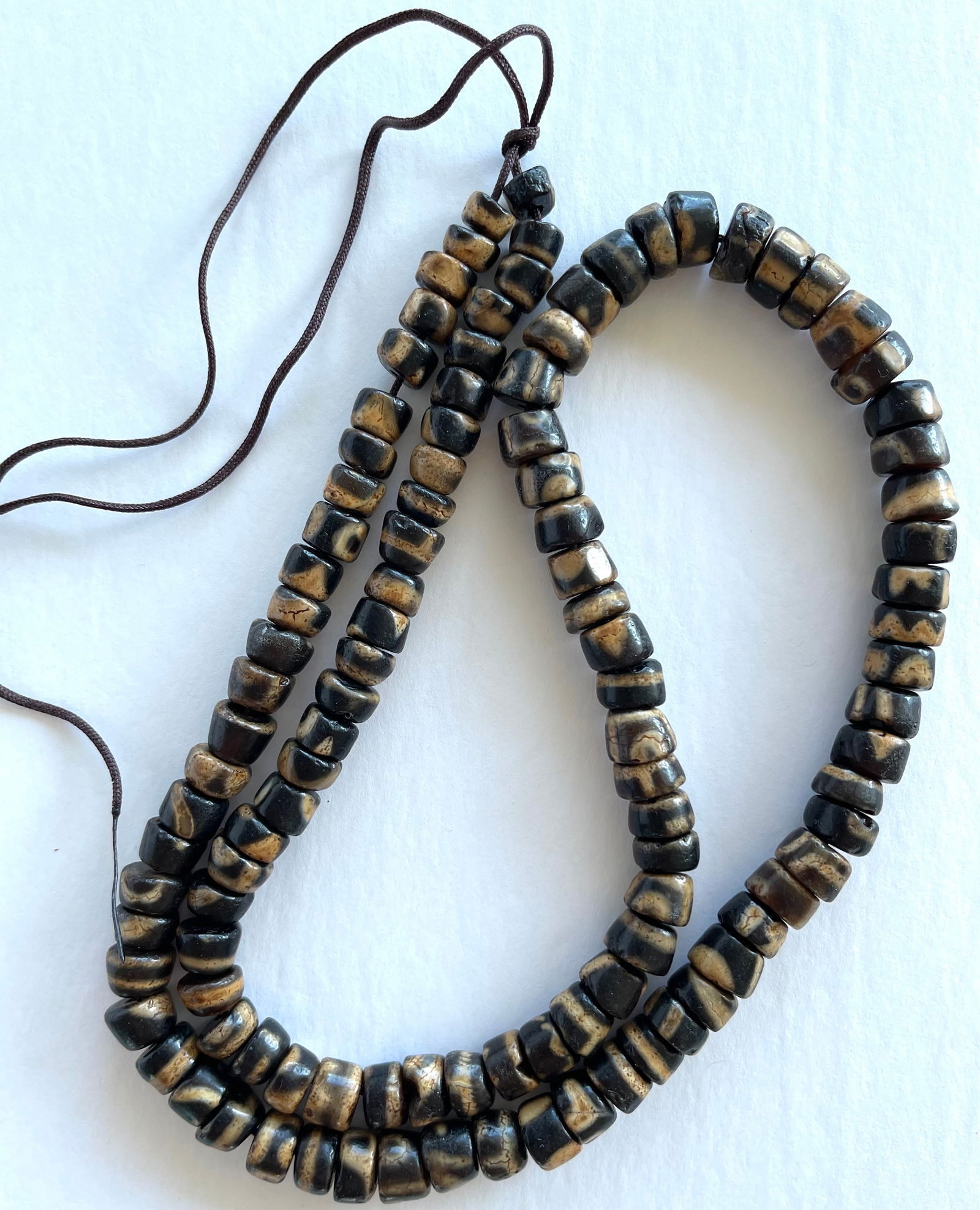 TIBETAN DZI AGATE BEADS NECKLACE (1 of 5)