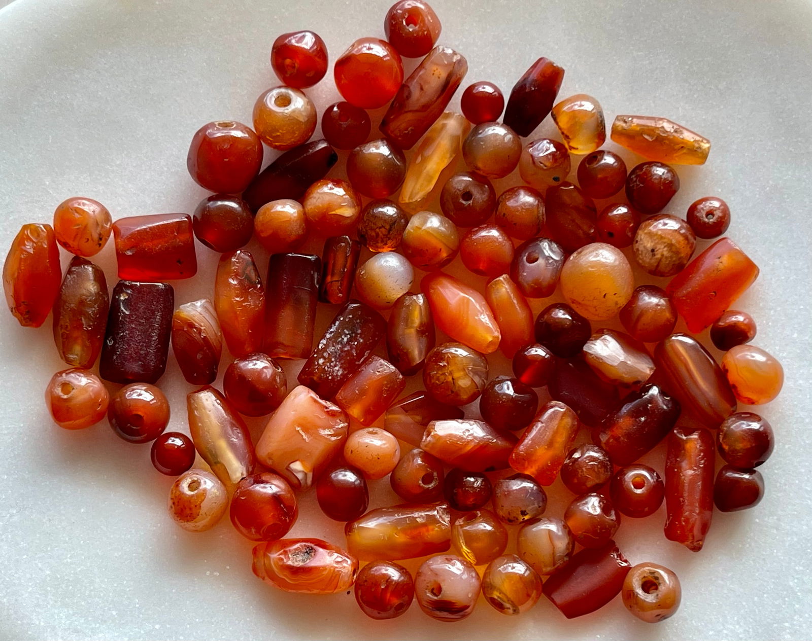 GROUP OF ANTIQUE AFRICAN TRADE HAND CARVED CARNELIAN AGATE BEADS (1 of 8)
