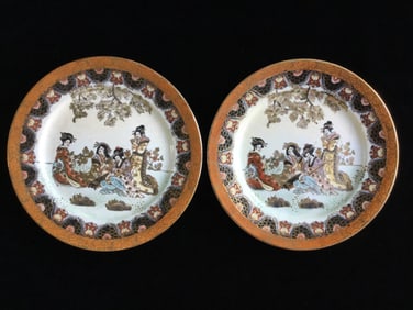 A PAIR OF CHINESE PORCELAIN PLATES