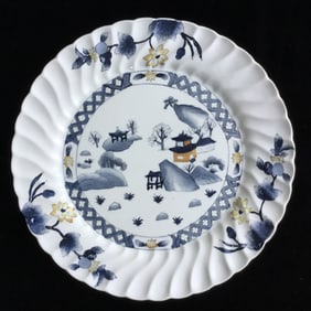 CHINESE BLUE AND WHITE CERAMIC PLATE