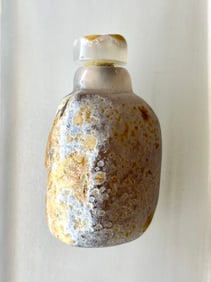 CARVED AGATE SNUFF BOTTLE