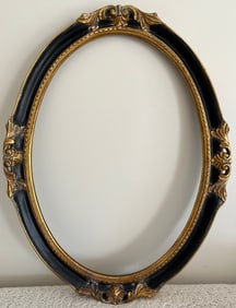 ANTIQUE BLACK AND GILDED OVAL WOOD FRAME