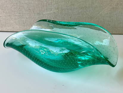 Mid Century Modern Murano Style Art Glass Bowl Bullicante Emerald Green 9”: Beautiful hand-blown art glass bowl in emerald green with bullicante (controlled bubble) technique. Mid-Century Modern style. Smooth polished base, unsigned. Perfect as a centerpiece, console bowl, or