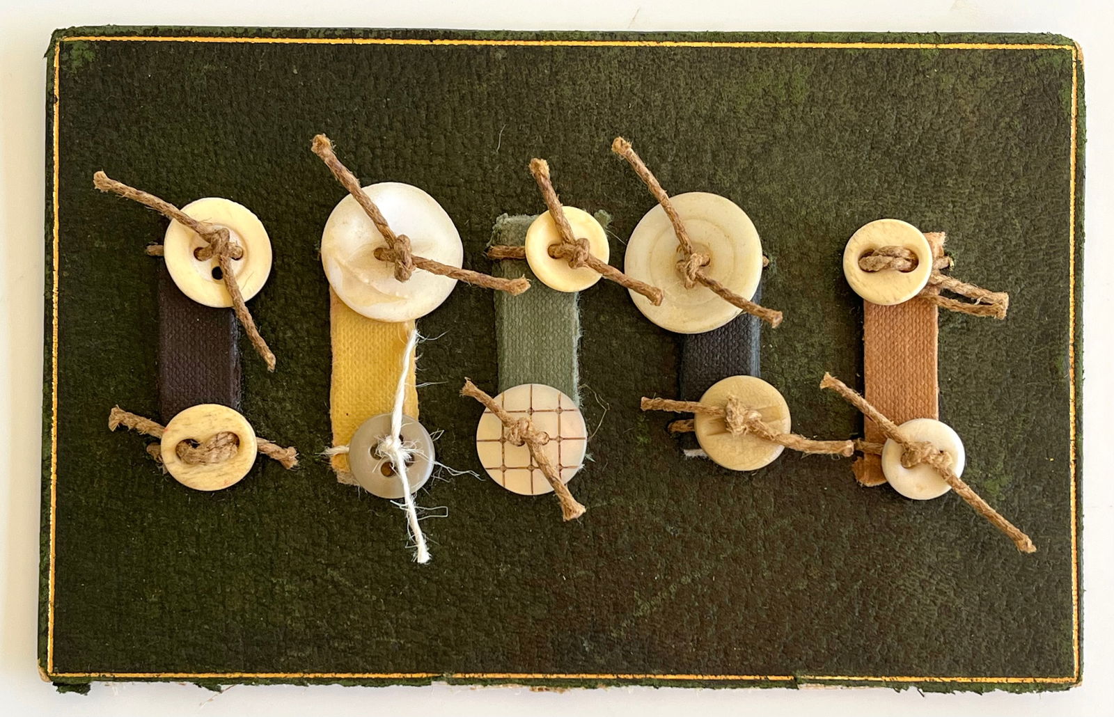 VINTAGE OUTSIDER ART COLLAGE: SIZE: 6.5 X 4 INCHES APPROX. UNFRAMED. SHIPPING IN THE U.S VIA USPS PRIORITY. MAIL $15