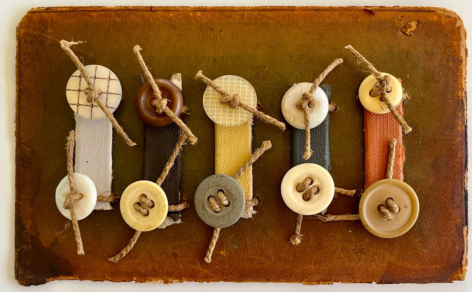 VINTAGE OUTSIDER ART COLLAGE: SIZE: 6 X 3.5 INCHES APPROX. UNFRAMED. SHIPPING IN THE U.S VIA USPS PRIORITY. MAIL $15