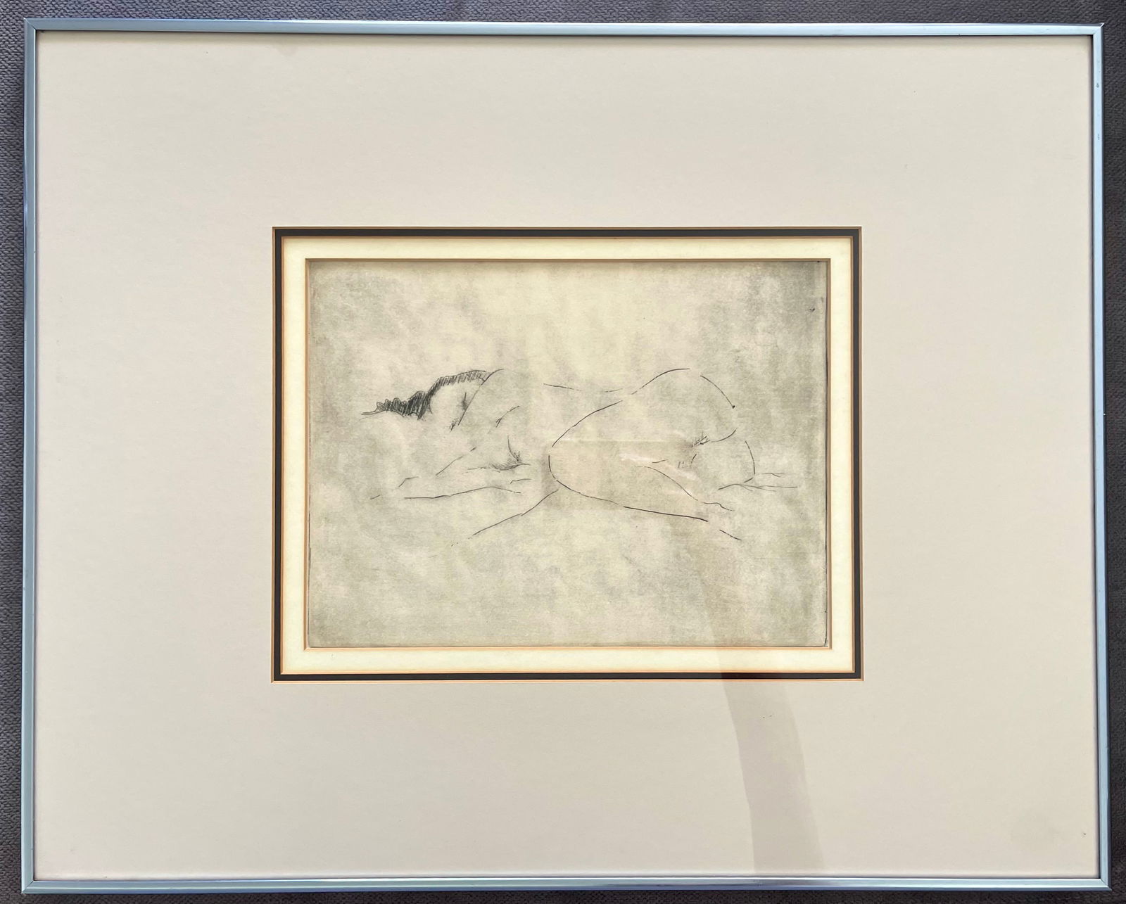 RECLINING NUDE FRAMED VINTAGE ENGRAVING: VINTAGE FRAMED ENGRAVING. TOTAL FRAME SIZE: 24 X 19.5 INCHES APPROX. ARTWORK SIZE: 8.5 X 11.5 APPROX. SHIPPING IN THE U.S VIA USPS PRIORITY MAIL $40