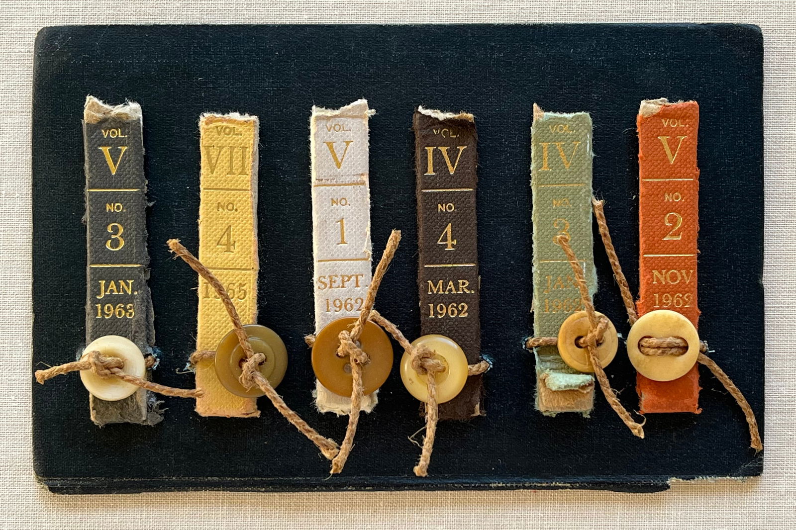 OUTSIDER ART COLLAGE: SIZE: 6 X 4 INCHES APPROX. UNFRAMED. SHIPPING IN THE U.S VIA USPS PRIORITY. MAIL $15