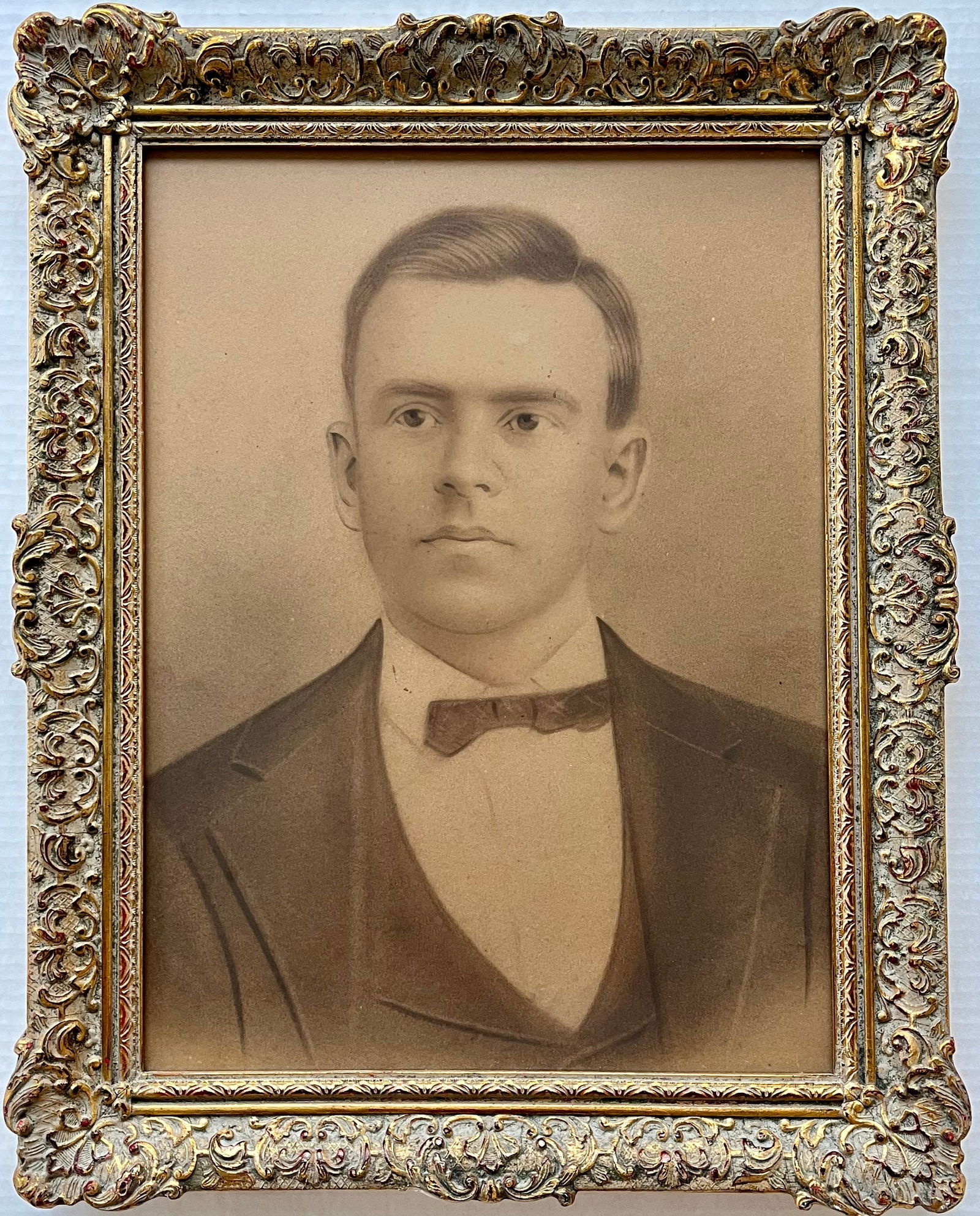 ANTIQUE PORTRAIT ON VICTORIAN ORNATE WOOD FRAME (1 of 11)