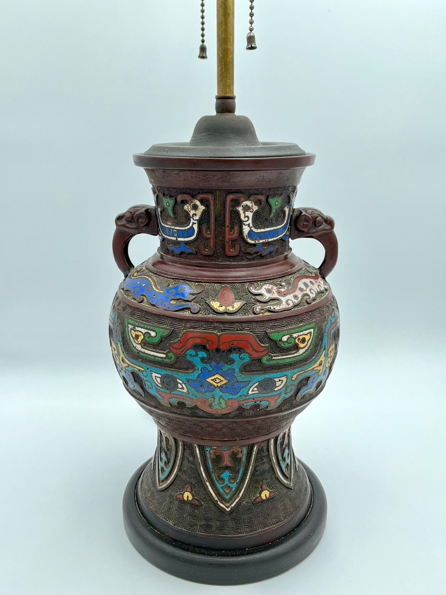 Mid 20th Century Large Bronze Enamel Decorated Oriental Table Lamp: Large Asian enamel decorated bronze table lamp. Dimensions approx: Height: 24 in (60.96 cm) Diameter: 8 in (20.32 cm). SHIPPING IN THE U.S VIA USPS PRIORITY MAIL $50