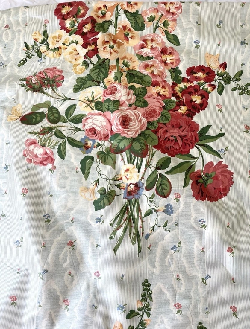 Lot Of 17 Yards Vintage Warner & Sons “Holland Park?? Floral Chintz Fabric 54in: Very rare and beautiful vintage decorator fabric by Warner & Sons Limited, pattern “Holland Park.”This exquisite English chintz features large-scale bouquets of roses, pansies, and garden flor
