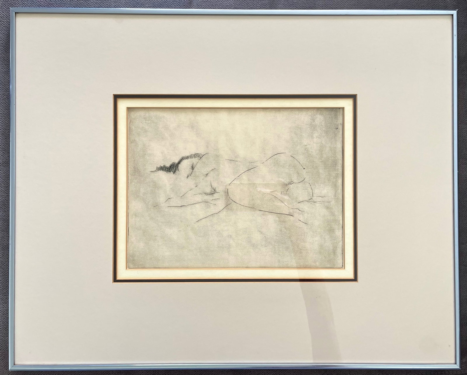 RECLINING NUDE FRAMED VINTAGE ENGRAVING: VINTAGE FRAMED ENGRAVING. TOTAL FRAME SIZE: 24 X 19.5 INCHES APPROX. ARTWORK SIZE: 8.5 X 11.5 APPROX. SHIPPING IN THE U.S VIA USPS PRIORITY MAIL $40