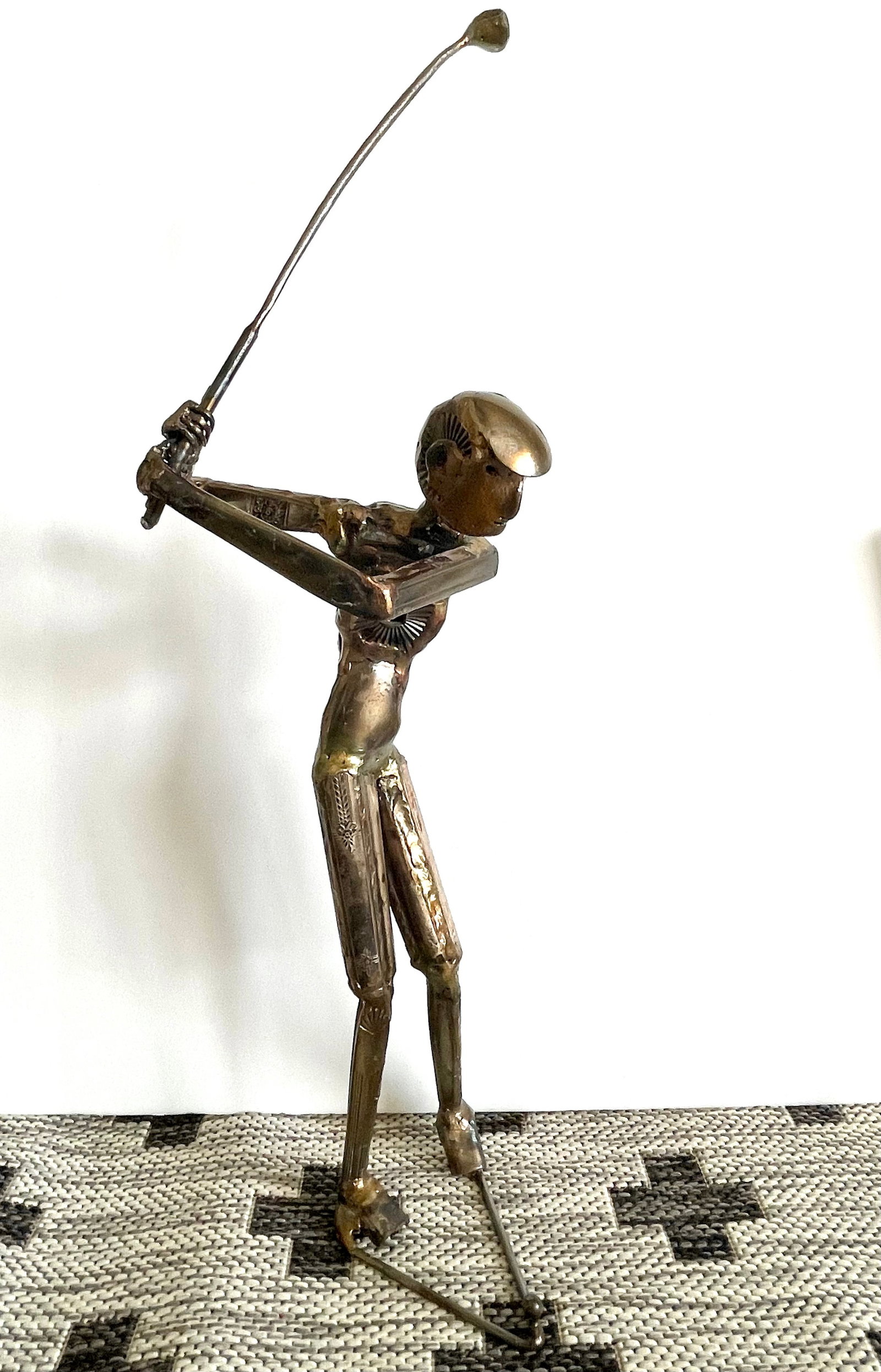 BRUTALIST SCULPTURE LEWIS TARDY GOLFER: Lewis Tardy (American 20th c.) Heavy Metal Sculpture - Golfer, signed and dated Tardy '95 in marker on side. HEIGHT 20 inches approx. SHIPPING IN THE U.S VIA USPS PRIORITY MAIL $30