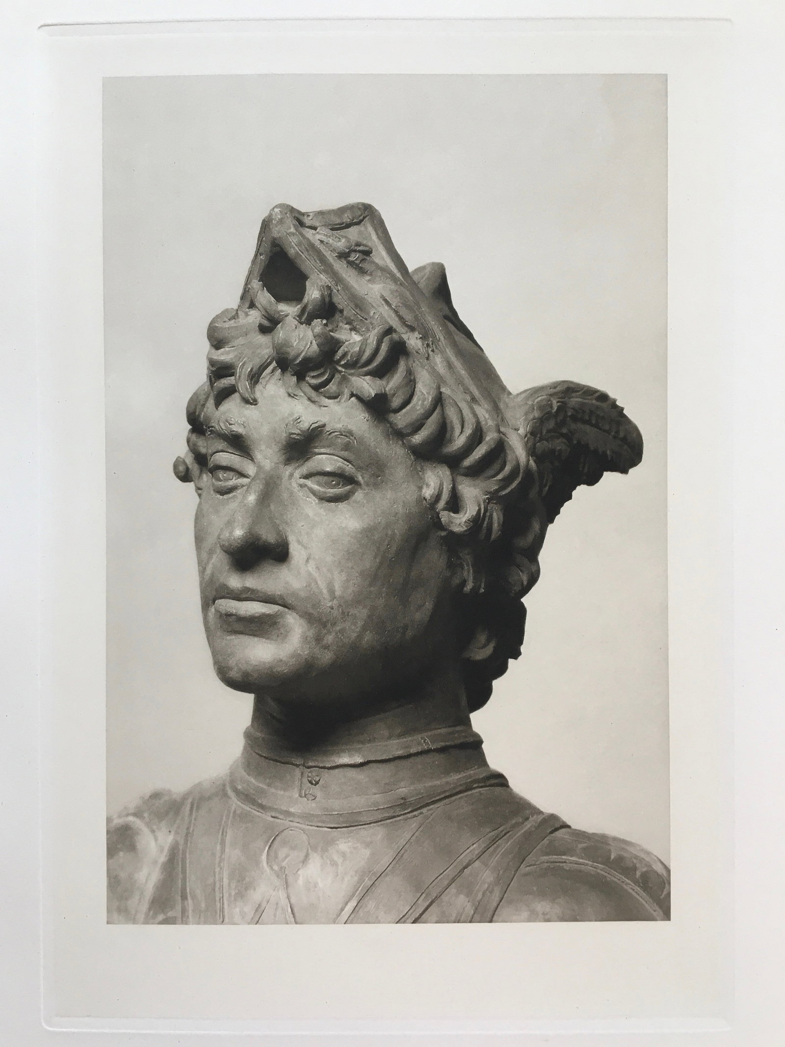 LARGE ETCHING PRINT BUST OF A WARRIOR: Size: 17.5 X 13.5 INCHES APPROX. UNFRAMED. Printed in Paris Ca 1928. SHIPPING IN THE U.S VIA USPS PRIORITY MAIL $20