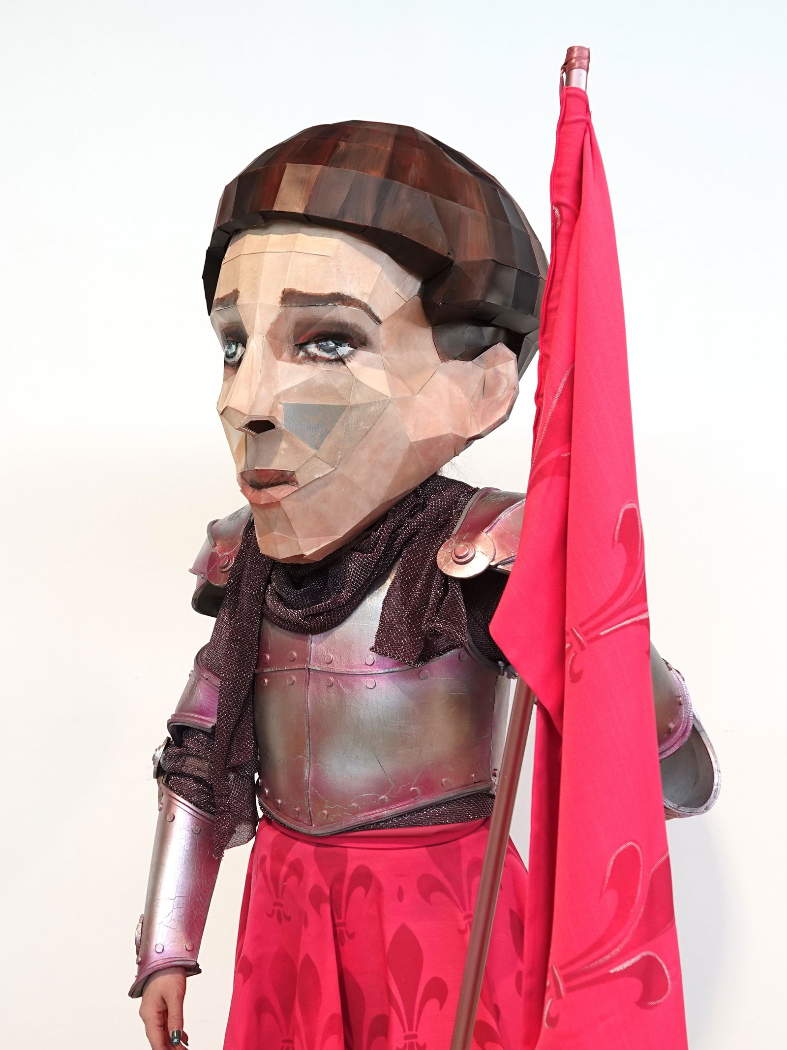 Sport: Jeux Olympiques Paris 2024 / Opening Ceremony / CostumeJEANNE D'ARC - Opening Ceremony - Enchanted tableau Joan of Arc head in cardboard reinforced with various materials on a bicycle helmet and costu