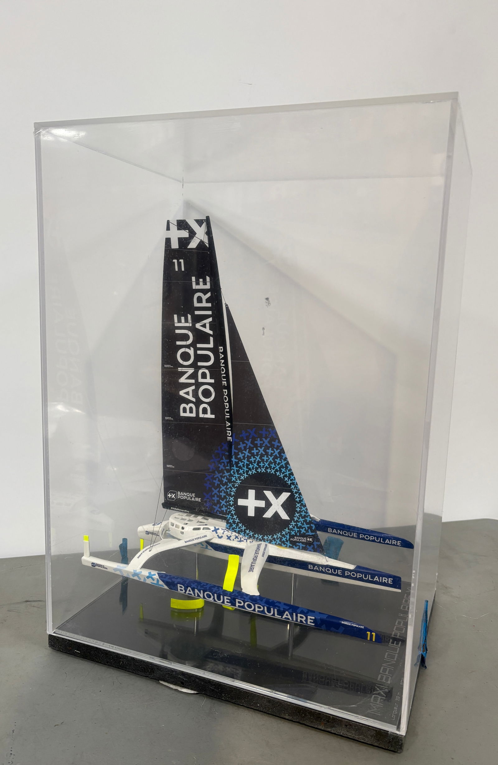 Sport: SO-BOAT1/100 scale model of the Ultim Maxi Banque Populaire XI. The hull and base are made of materials from the shipyards that built the Maxi Banque Populaire XI.Serial number #24, in its wooden case