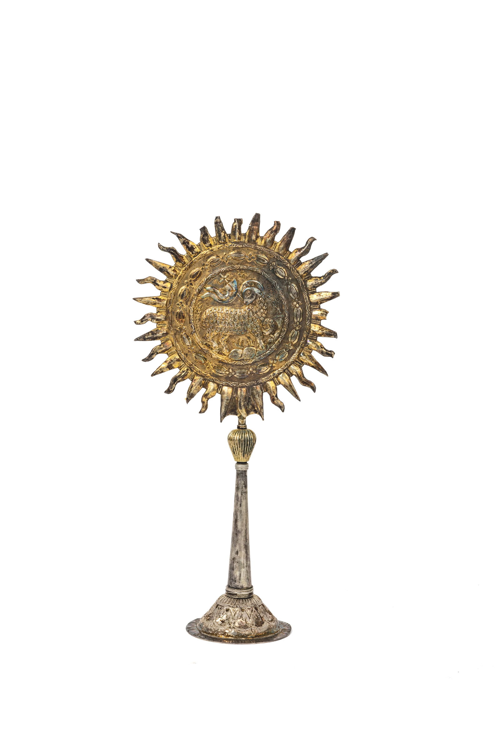 Radiating monstrance with the Lamb of God.On a fluted bulb. Gilded silver. Silver foot, inscribed in (1 of 1)