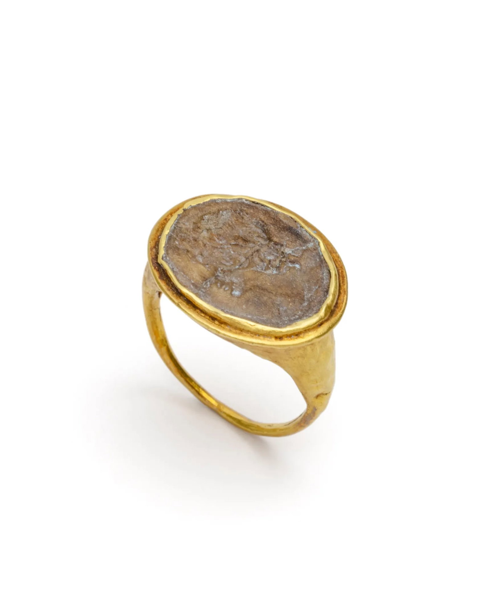 A Hellenistic gold and jasper ring with…: A Hellenistic gold and jasper ring with a supposed profile of Alexander the GreatGreece or Hellenistic Orient, 3rd-2nd century B.C.Ring size: 5. Height: 2.22 cm. High-titanium gold. Weight 2.67 dwt