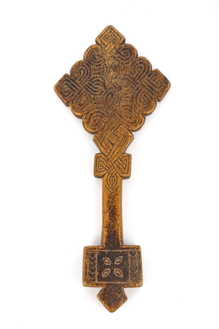 Wooden cross engraved on both sides: Wooden cross engraved on both sidesOn one side, the crucifixion with Christ wearing a sort of mitre, surrounded by the inscription Jesus of Nazareth. On the other, a beautiful interlacing pattern