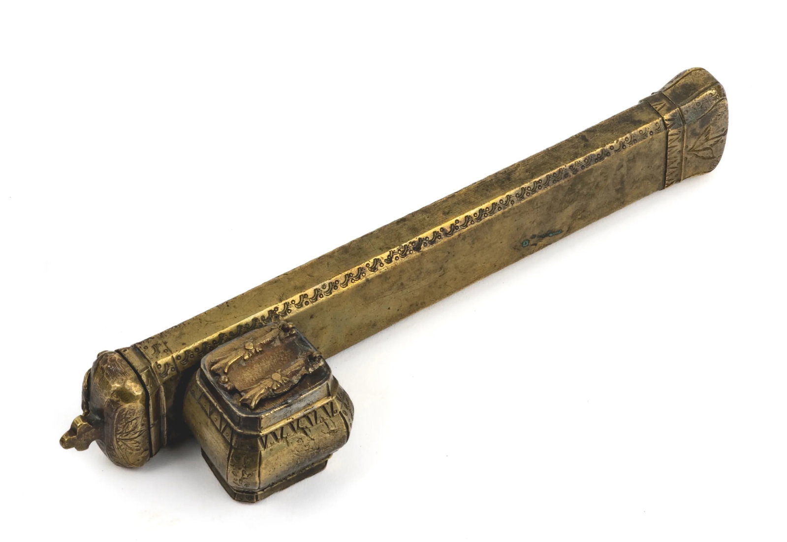 Scribe's case (divit): Scribe's kit (divit)Consisting of a copper penholder and inkwell.Monogram of the master craftsman Hagop and Hegira date corresponding to the year 1867.Length: 25 cm.