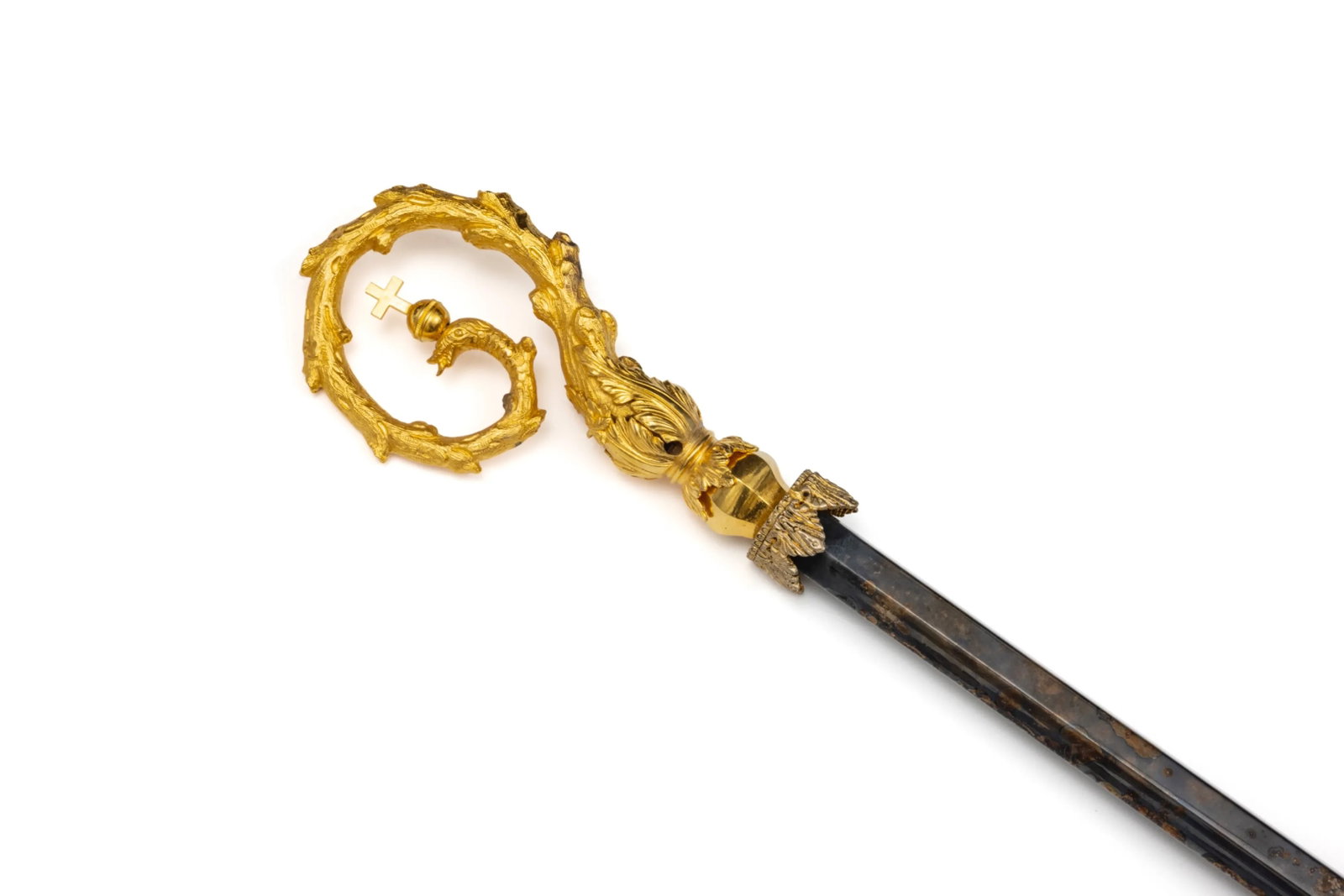 Silver bishop's crosier: Silver bishop's crozierEnd represents a curved snake in the form of a volute, topped by a cross.The staff is removable.H: approx. 180 cm.