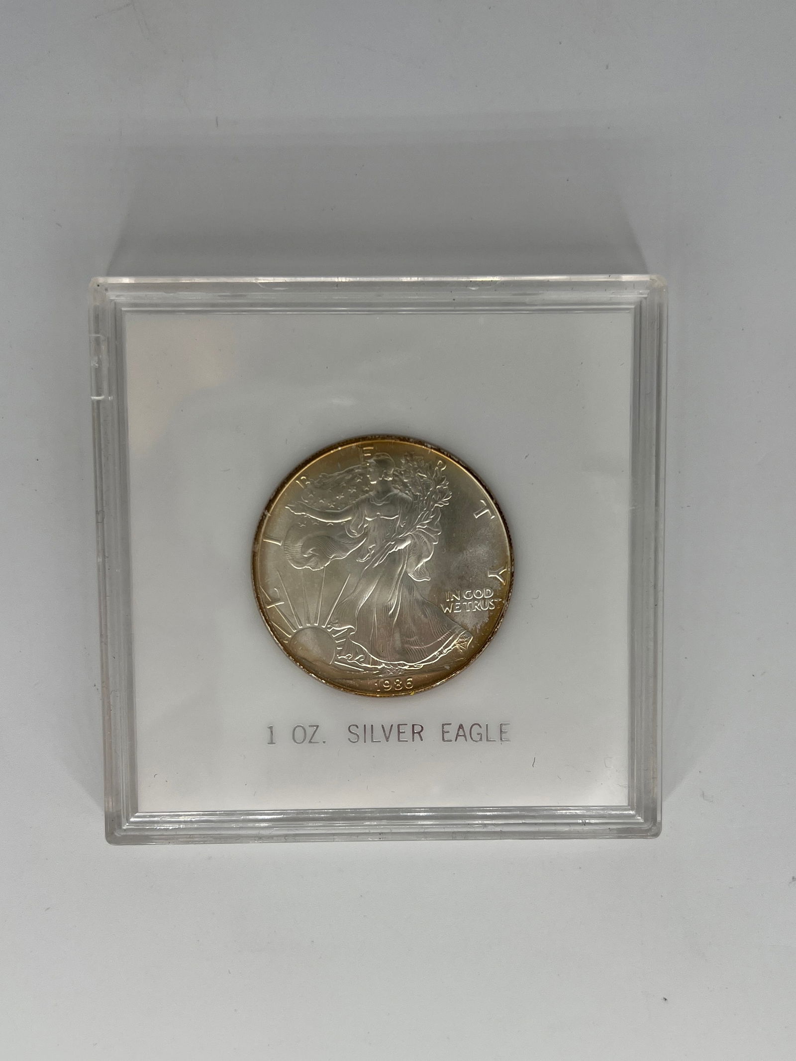 1986 Liberty Silver Eagle One Dollar Coin in Case (1 of 2)