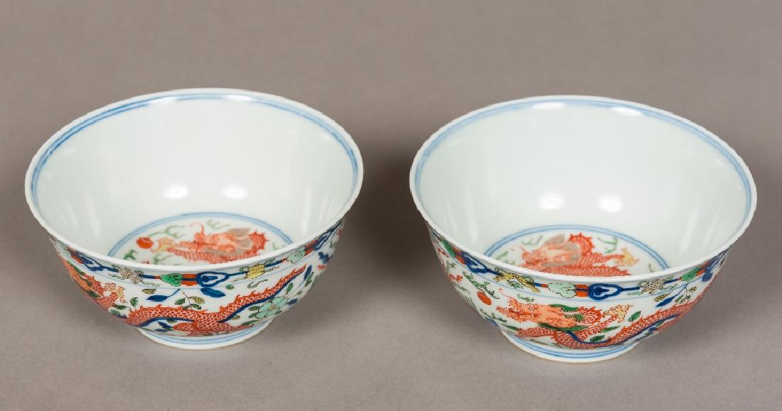 A pair of Chinese porcelain bowls Polychrome decorated (1 of 20)