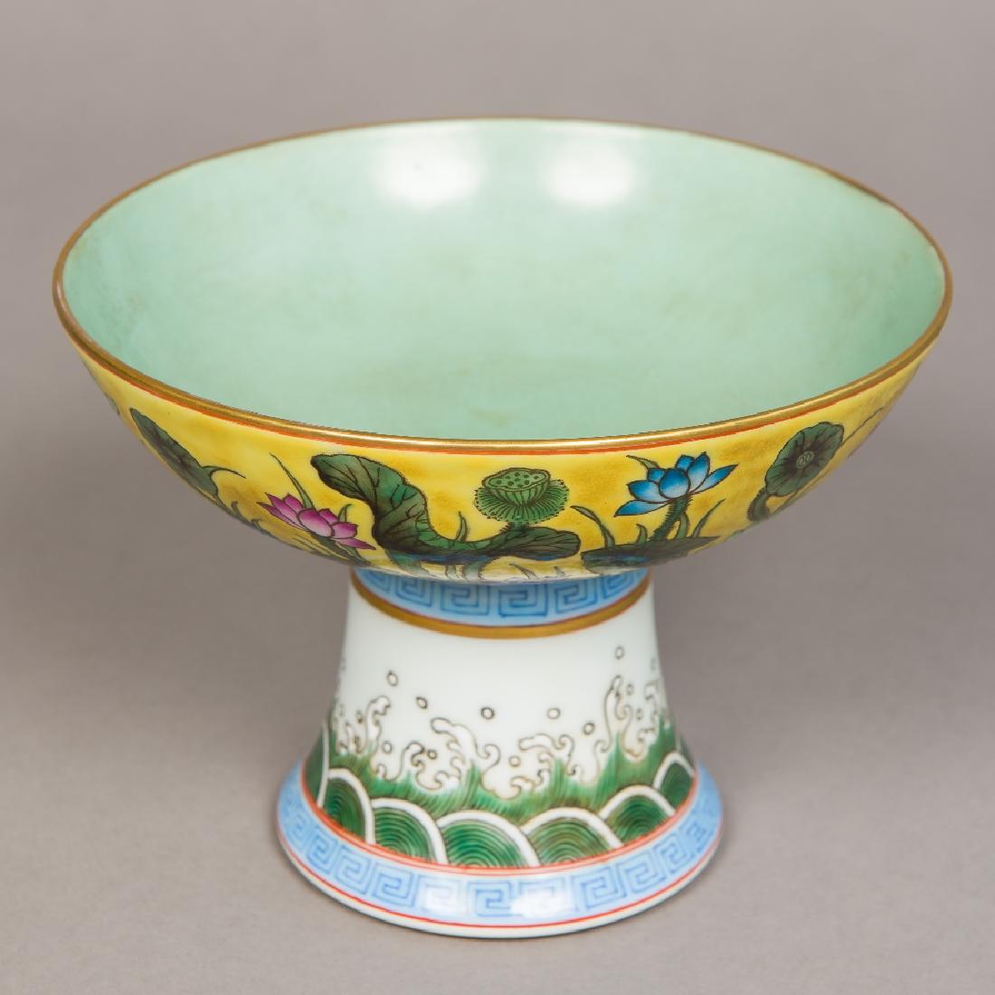 A Chinese porcelain footed bowl Decorated with aquatic