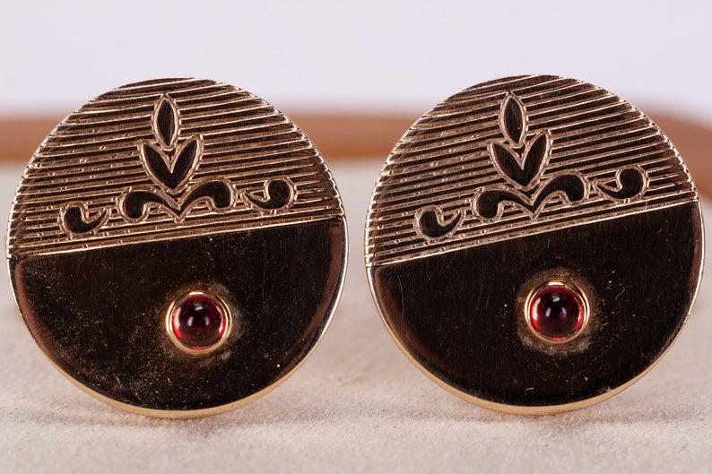 Vintage Gold-Tone & Ruby Cufflinks: Vintage 1940's-50's Engraved Gold-Tone & Ruby Glass Cabochon Disc Cufflinks. These circa 1940's-50's cufflinks are in very good to excellent condition with minor surface wear to the gold-tone metal, a
