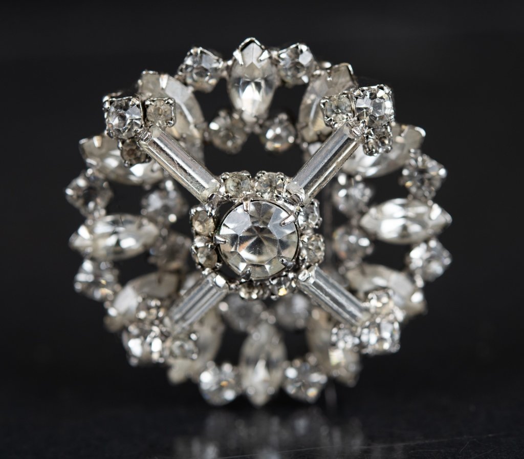 Vintage 1950’s Rhinestone Snowflake Brooch (1 of 3)