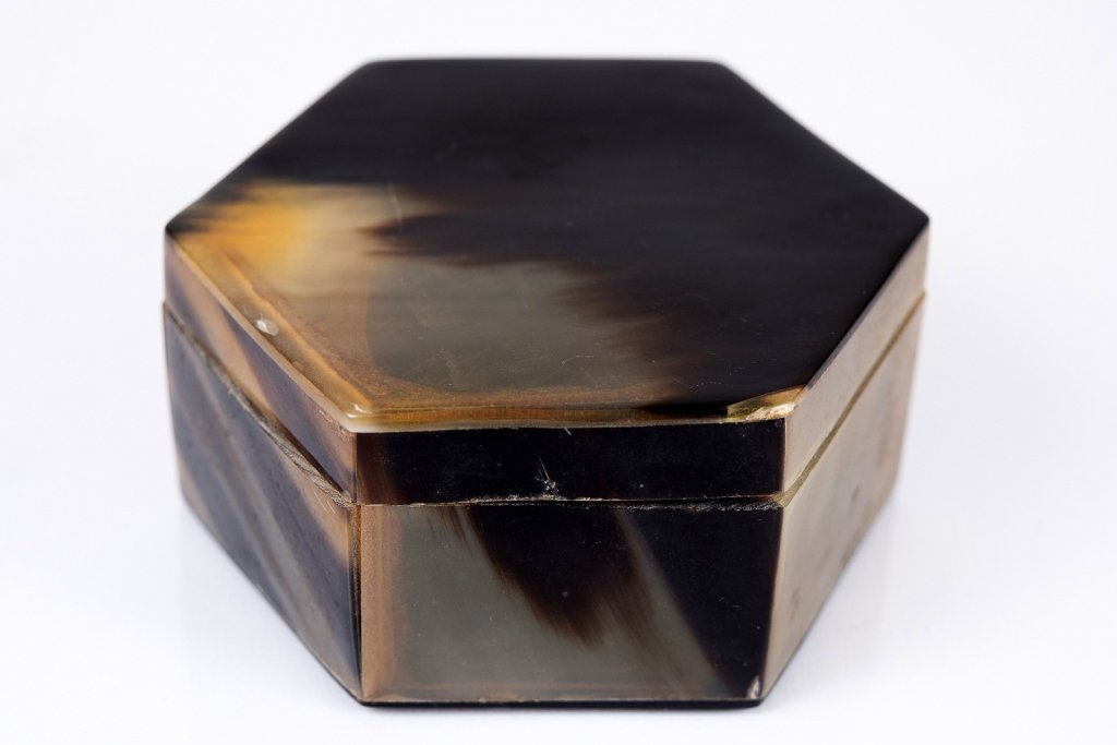 Vintage Hexagonal Horn Snuff Box: Item/Description: Hexagonal shaped lidded snuff box constructed of bone or horn. Material: horn or bone. Dimensions: Length: 3 3/4"; Width: 3 1/4"; Height: 1 3/4". Condition: Age, wear. Age: Unknown. 