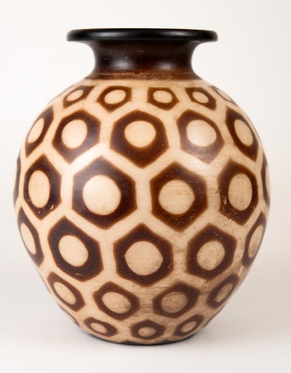 Peruvian Chulucanas Pottery Vase (1 of 11)