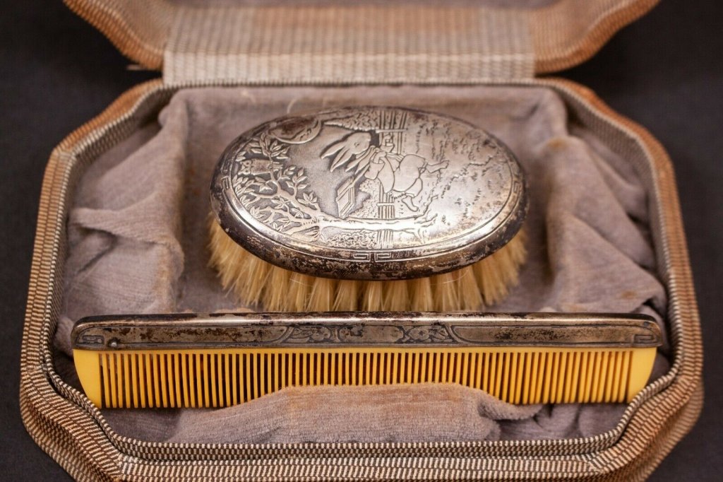 Antique Sterling Peter Rabbit Brush Comb Set (1 of 13)