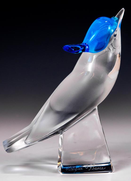 Lalique Glass Pimlico Tete Blue Crested Bird: Item/Description: Frosted and clear glass sculpture of a bird with an applied blue head crest, by Lalique France. Signed on base. Includes original Lalique box and packaging as shown. (Art Glass, Figu