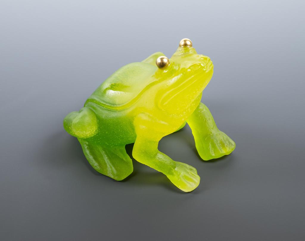 Daum France Crystal Art Glass Green Frog: Item/Description: Green glass frog sculpture with gold eyes. Signed Daum France on bottom. (Toad, paper weight, Amphibian, Grenouille, Collectible) Material: Glass. Dimensions: Height: 2 1/2"; Width: 