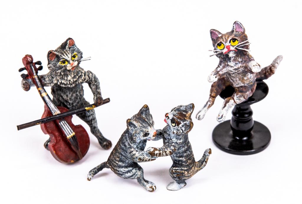 Vienna Cold Painted Bronze Dancing Musical Cats: Item/Description: Petri Bronzen Vienna cold painted bronze miniature figurines featuring dancing musical cats. Austrian cold painted bronze. Petri Bronzen was a Vienna based company and maker of fine