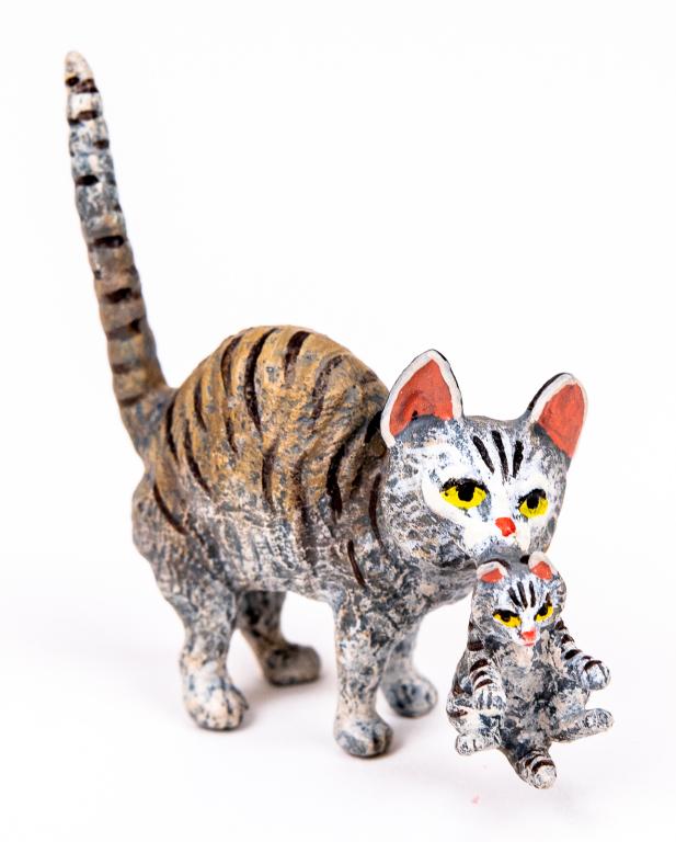 Vienna Cold Painted Bronze Cat Mother & Kitten: Item/Description: Petri Bronzen Vienna cold painted bronze miniature figurine features a mother cat carrying her kitten. Austrian cold painted bronze sculpture. Petri Bronzen was a Vienna based compan