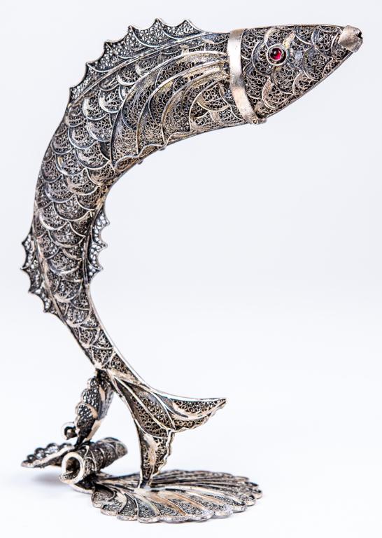 Sterling Silver Fish Spice Box: Item/Description: Sterling Silver Havdalah filigree fish. Fine, Middle Eastern workmanship. Fully dimensional, beautifully crafted. Nouveau-esque design of arched fish balanced on scalloped shell plat