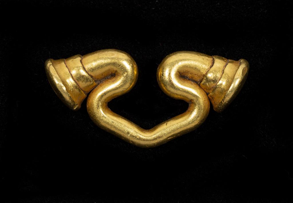 Tairona Pre-Columbian Gold Nose Ring: Item/Description: Pre-Columbian Tairona (Tayrona) Gold Nose Ring. Tested 15k - 18k. No noticeable markings (Ancient, jewelry). Material: Gold. Dimensions: Length: 1 3/8"; Width: 5/8". Weight: 21.2 gra