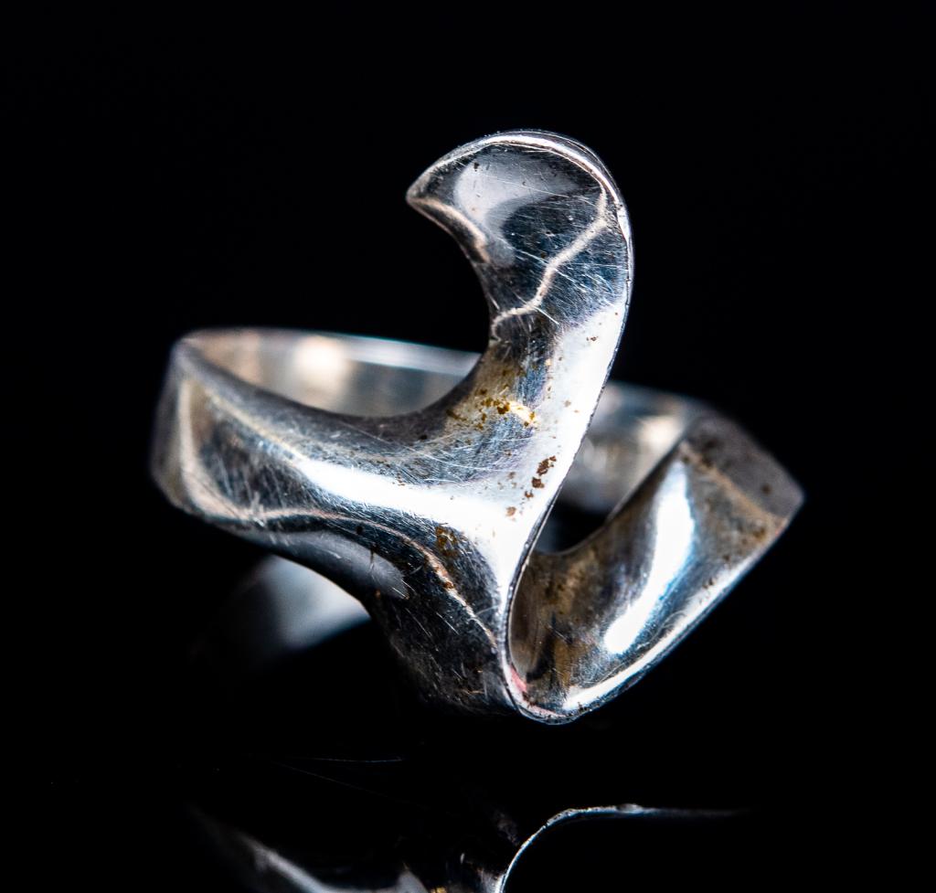 Signed JRL Mexico Modernist Sterling Ring: Item/Description: Modernist curved wave ring. Free-form fluid design. Hallmarked: Mexico 925 JRL. Material: Sterling Silver. Dimensions: Size 7; 3/4"L x 1/2"W; approximately 7 grams. Condition: Good. 